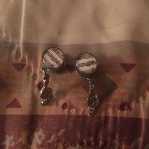 2g tunnels of music notes